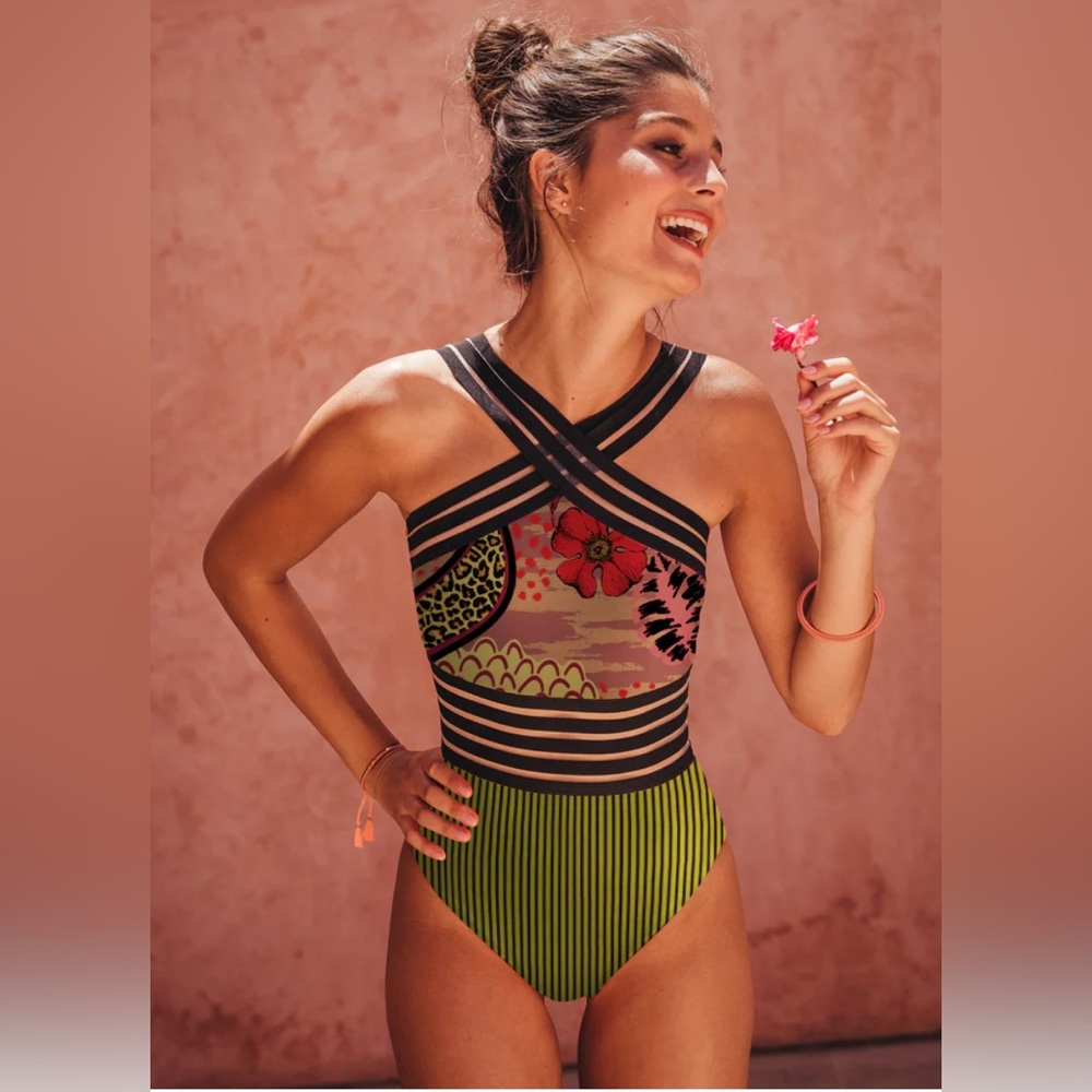 COPY - Averie
NARELLE
CROSSOVER ONE-PIECE